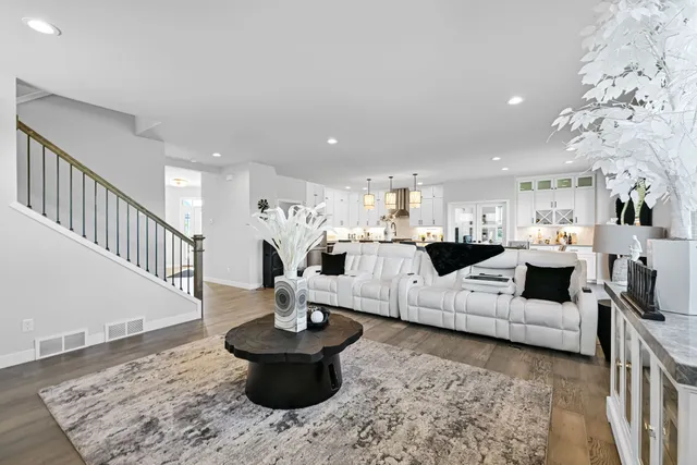 $1,200,900 | 7690 Preserve Parkway, Mequon, WI 53097