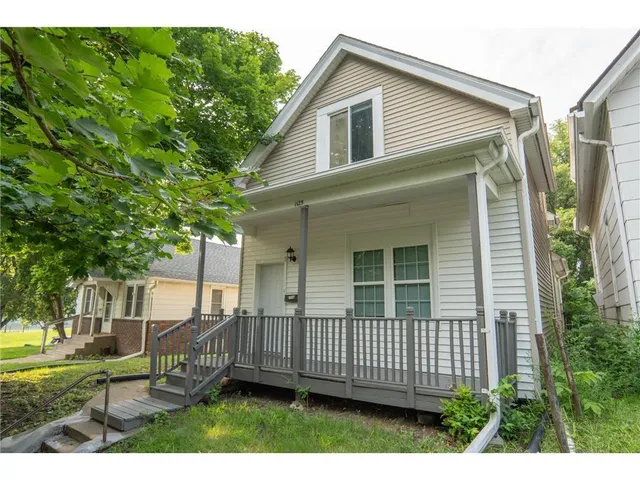 $2,500 | 1125 Margaret Street, St. Paul, MN 55106