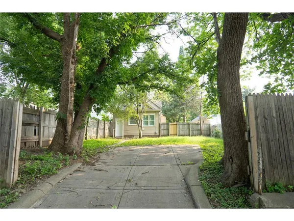 $2,500 | 1125 Margaret Street, St. Paul, MN 55106
