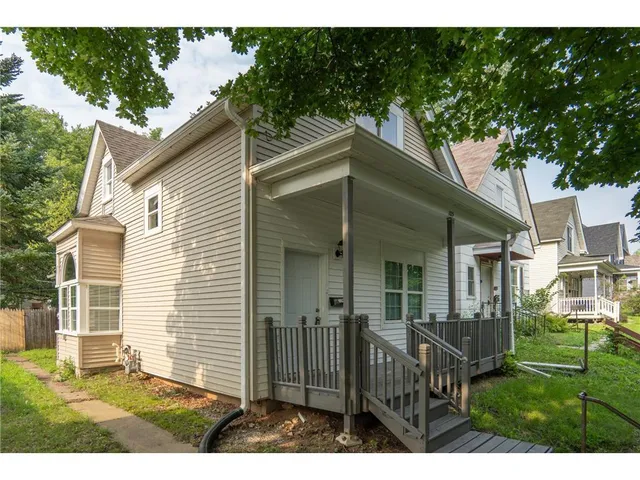 $2,500 | 1125 Margaret Street, St. Paul, MN 55106