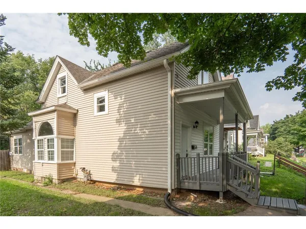 $2,500 | 1125 Margaret Street, St. Paul, MN 55106