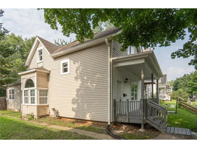 $2,500 | 1125 Margaret Street, St. Paul, MN 55106