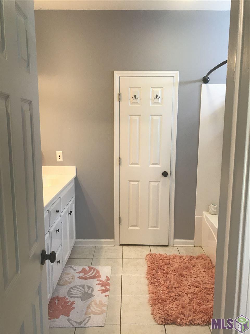 9455 Pecan Tree Drive Baton Rouge, LA 70810 - Photo 14 of 33 Master Bath