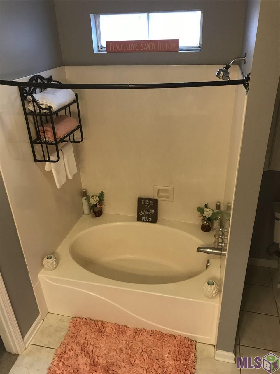 9455 Pecan Tree Drive Baton Rouge, LA 70810 - Photo 16 of 33 Master Bath