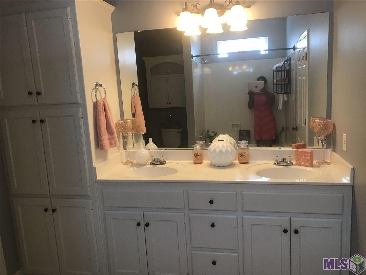 9455 Pecan Tree Drive Baton Rouge, LA 70810 - Photo 17 of 33 Master Bath