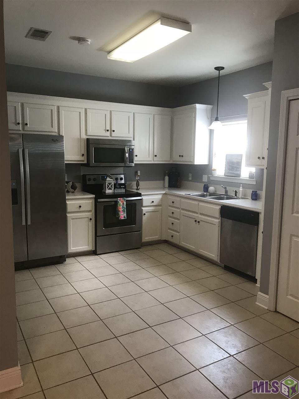 9455 Pecan Tree Drive Baton Rouge, LA 70810 - Photo 18 of 33 Kitchen