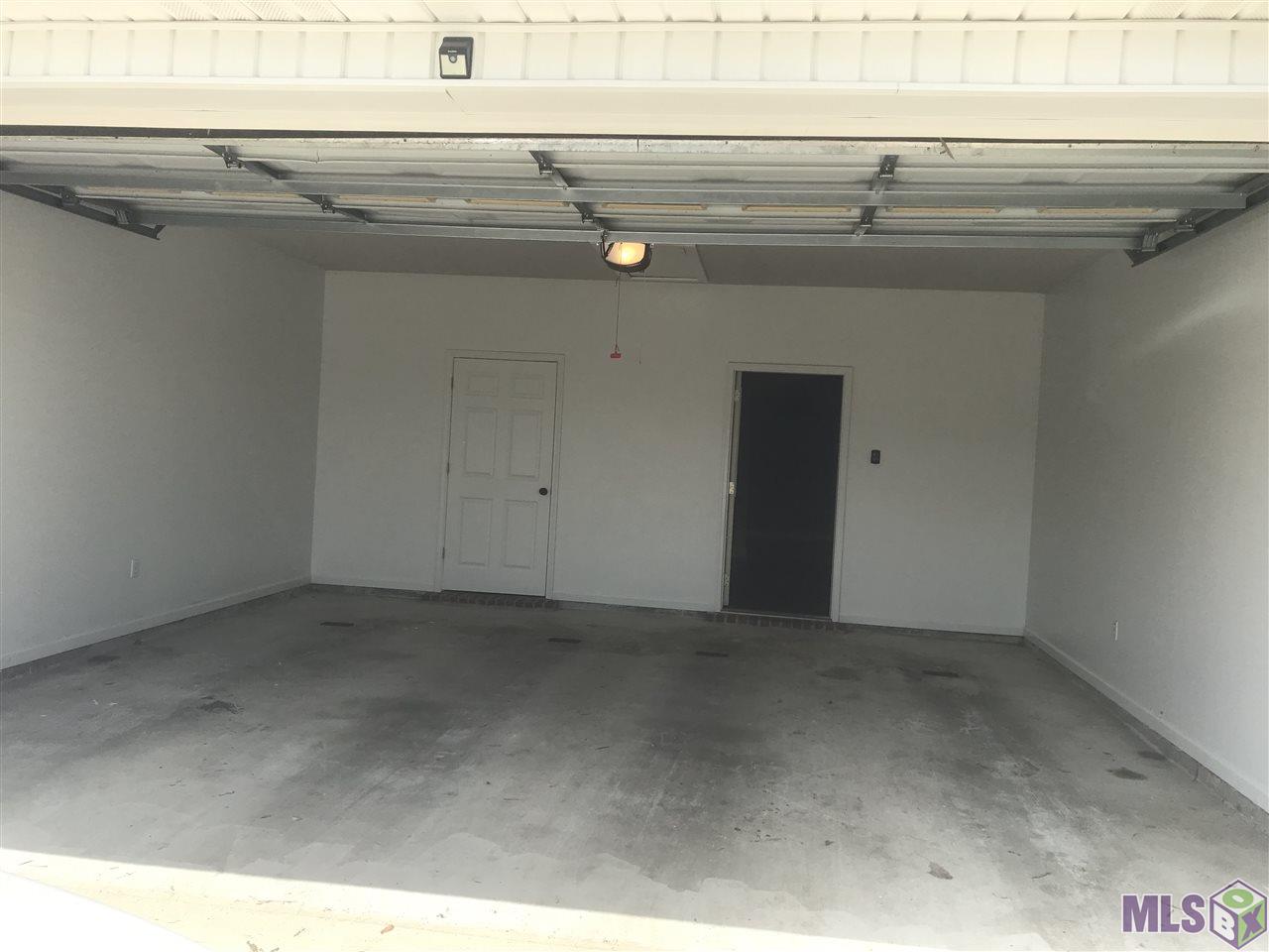 9455 Pecan Tree Drive Baton Rouge, LA 70810 - Photo 20 of 33 Garage