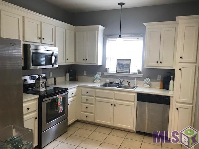 9455 Pecan Tree Drive Baton Rouge, LA 70810 - Photo 21 of 33 Kitchen