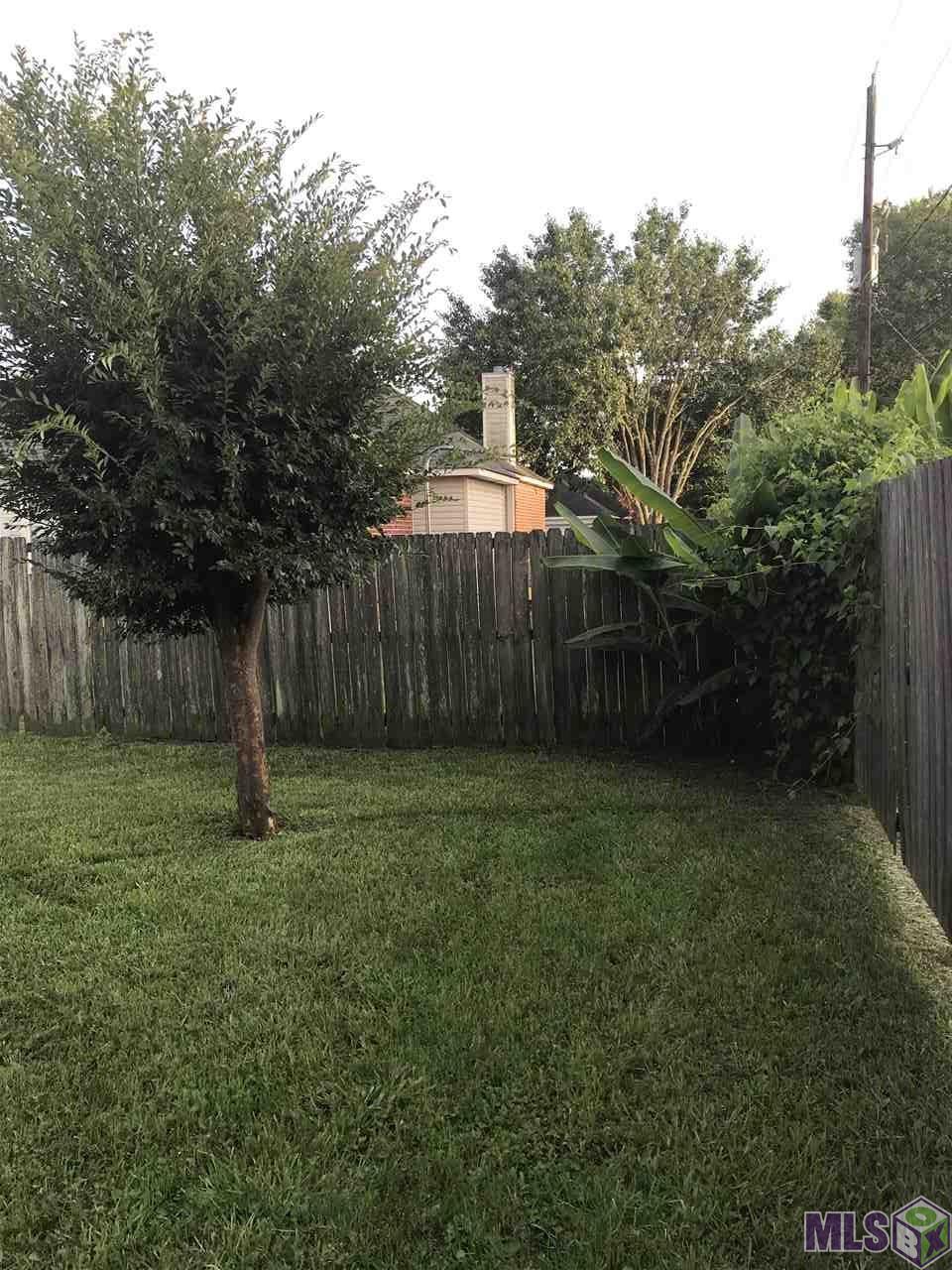 9455 Pecan Tree Drive Baton Rouge, LA 70810 - Photo 26 of 33 Backyard