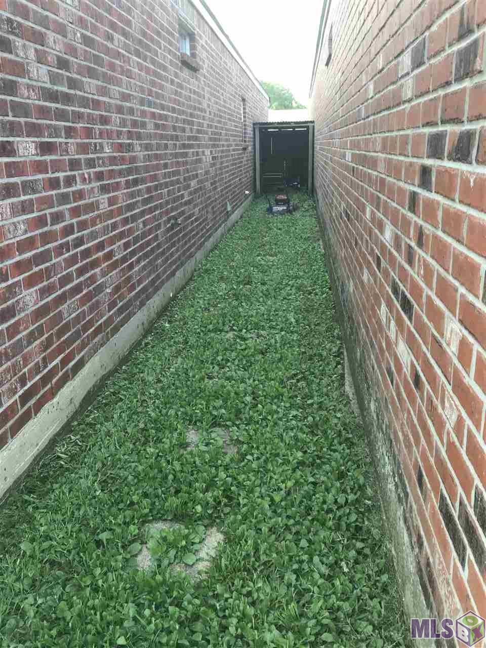 9455 Pecan Tree Drive Baton Rouge, LA 70810 - Photo 30 of 33 Outdoor Space