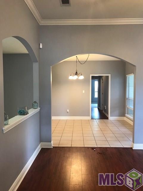 9455 Pecan Tree Drive Baton Rouge, LA 70810 - Photo 5 of 33 Living Room