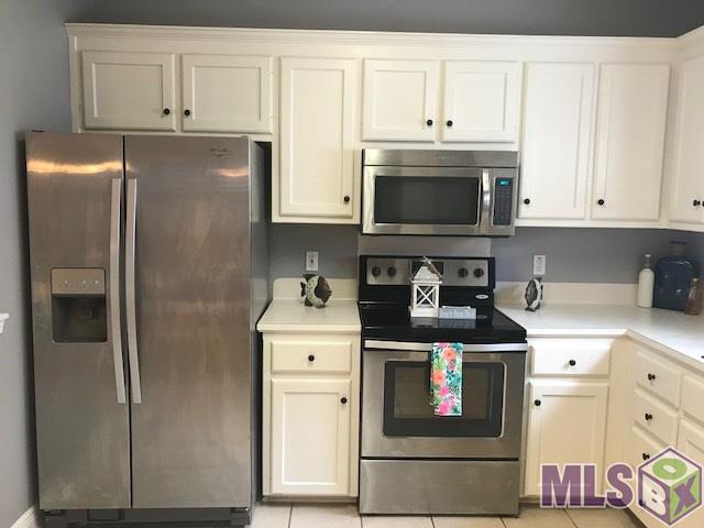 9455 Pecan Tree Drive Baton Rouge, LA 70810 - Photo 7 of 33 Kitchen