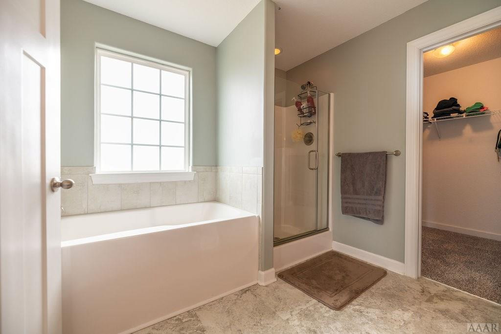 107 Rosedale Court Moyock, NC 27958 - Photo 19 of 31 Large soaker tub & seperate shower