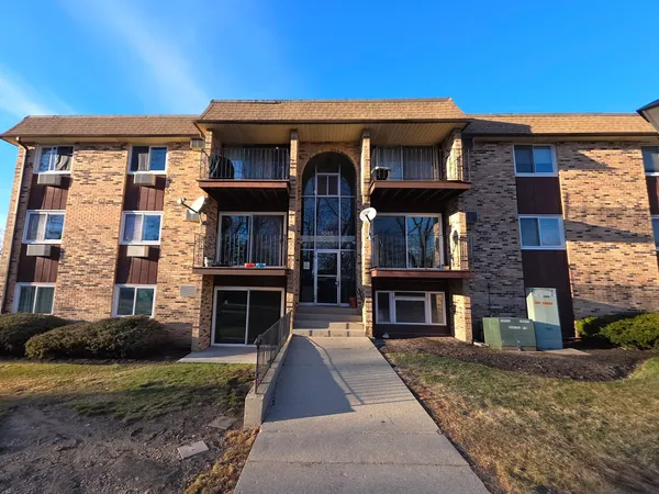 $189,900 | 1045 Higgins Quarters Drive, Unit 4101, Hoffman Estates, IL 60169