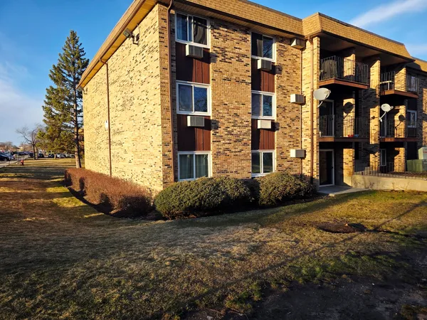 $189,900 | 1045 Higgins Quarters Drive, Unit 4101, Hoffman Estates, IL 60169