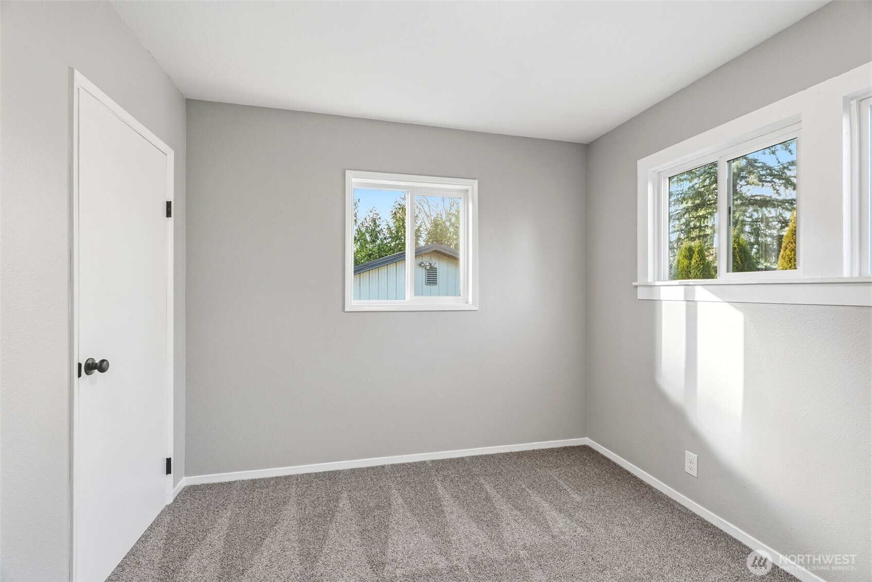 508 Nevada Drive Longview, WA 98632 - Photo 15 of 29 an empty room with windows