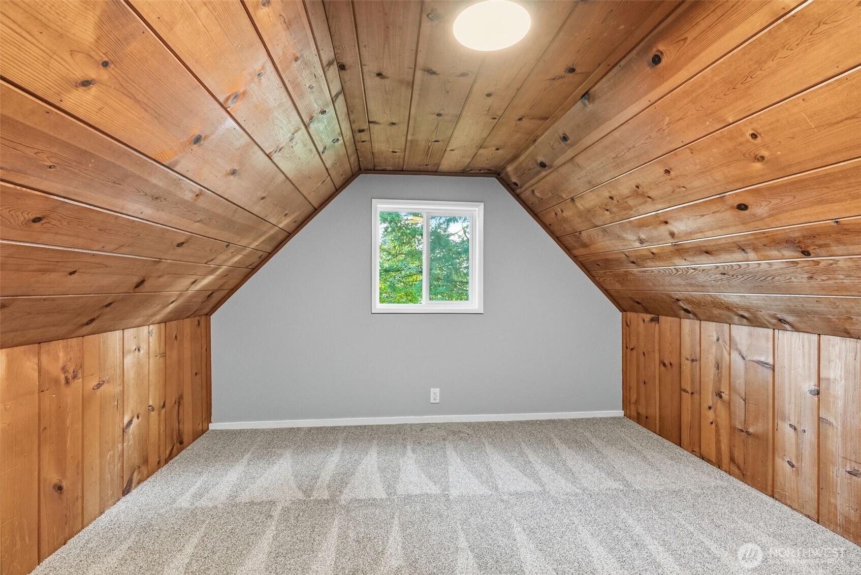 508 Nevada Drive Longview, WA 98632 - Photo 20 of 29 a view of a hallway with a window