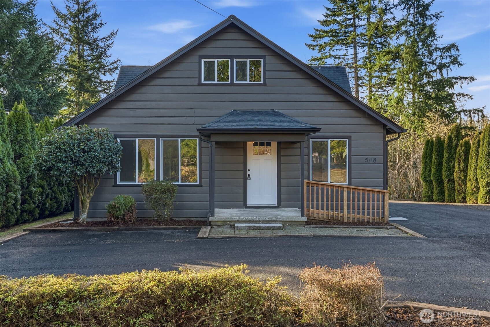 508 Nevada Drive Longview, WA 98632 - Photo 2 of 29 a front view of a house with garden
