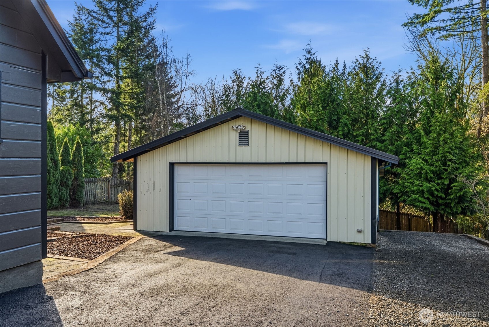 508 Nevada Drive Longview, WA 98632 - Photo 27 of 29 a view of a backyard of the house