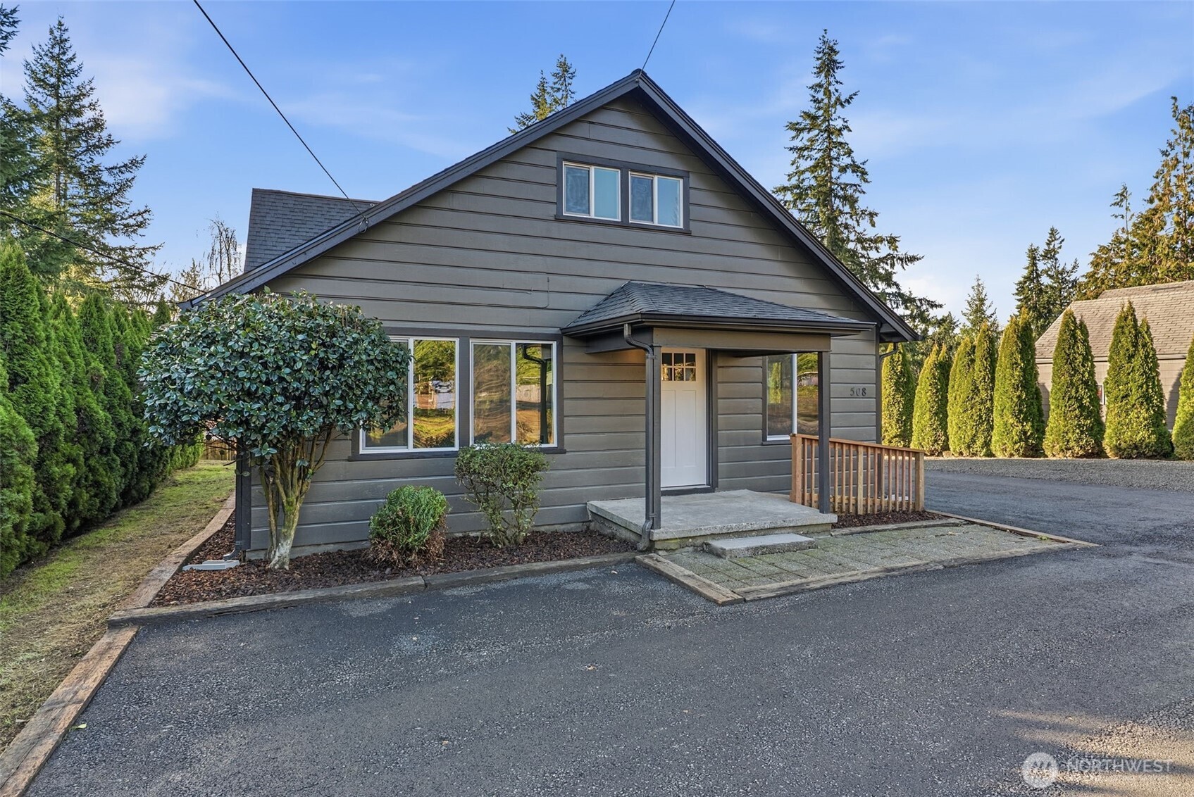 508 Nevada Drive Longview, WA 98632 - Photo 5 of 29 a front view of a house with garden