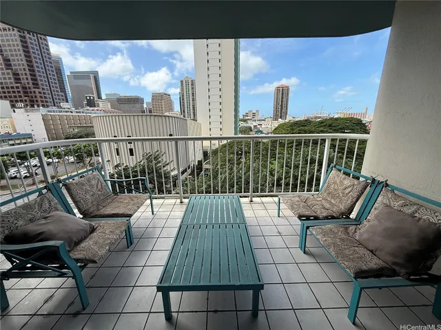 $3,200 | 1212 Nuuanu Avenue, Unit 705, Honolulu, HI 96817
