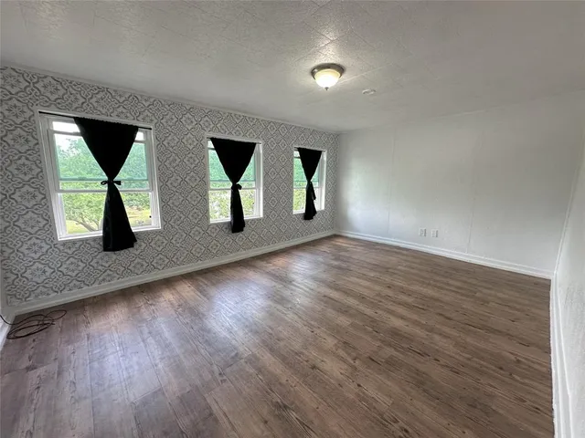 $220,000 | 506 Northeast 3rd Street, Hubbard, TX 76648