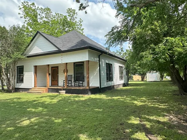 $220,000 | 506 Northeast 3rd Street, Hubbard, TX 76648