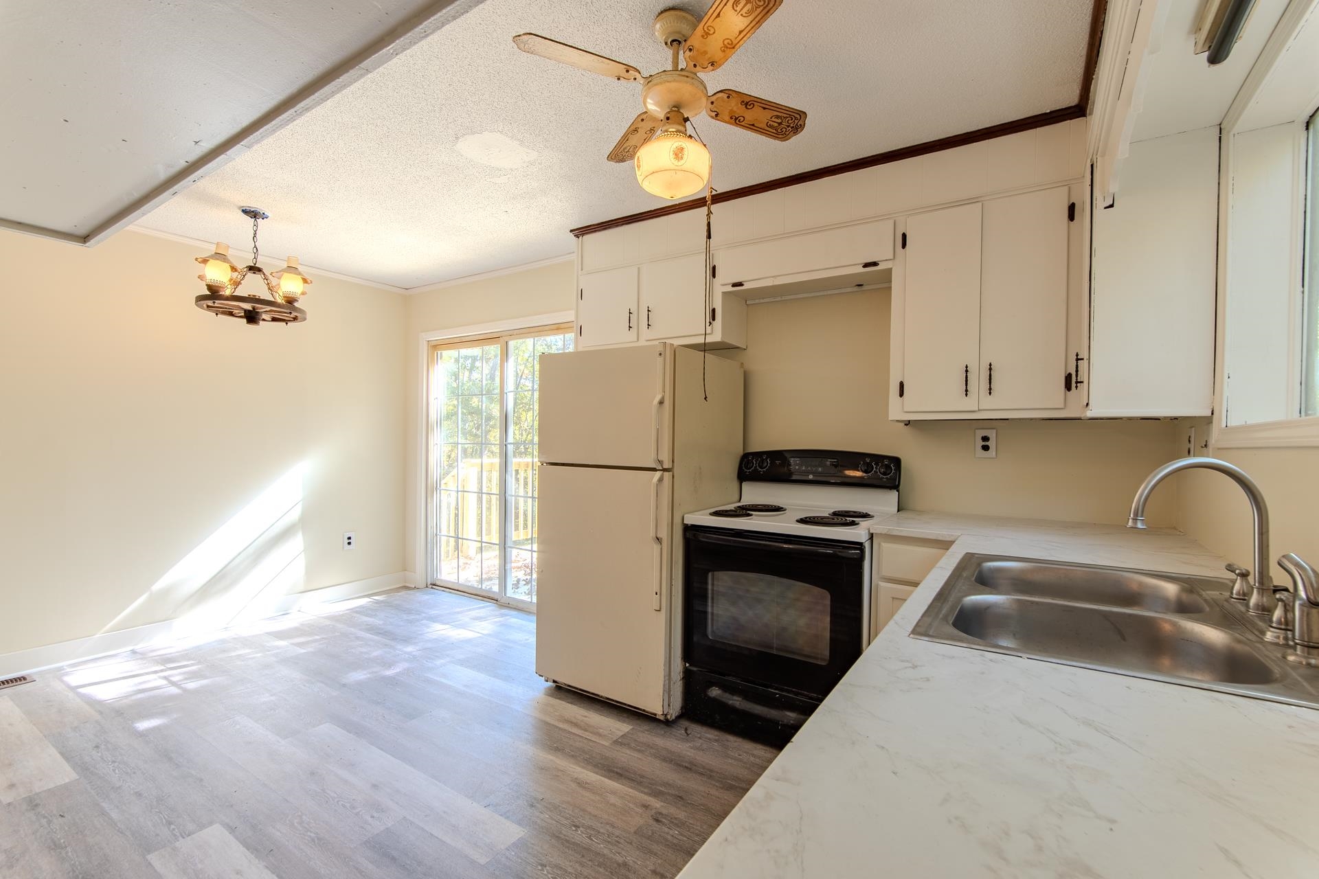 35 Trail Lane Savannah, TN 38372 - Photo 5 of 39 a kitchen with stainless steel appliances granite countertop a refrigerator a stove a sink and a microwave