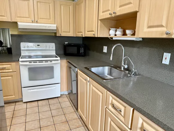 $1,900 | 1460 Northwest 19th Terrace, Unit 71A, Delray Beach, FL 33445
