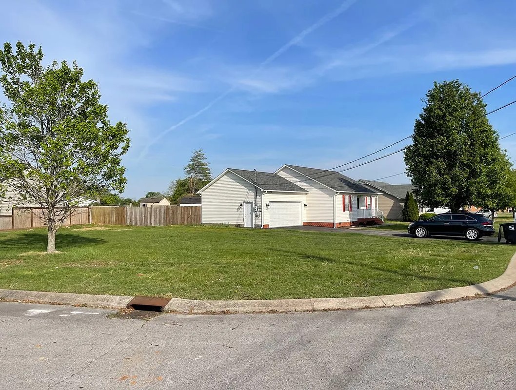 1610 Robert Road Columbia, TN 38401 - Photo 2 of 25 a view of a house with a yard