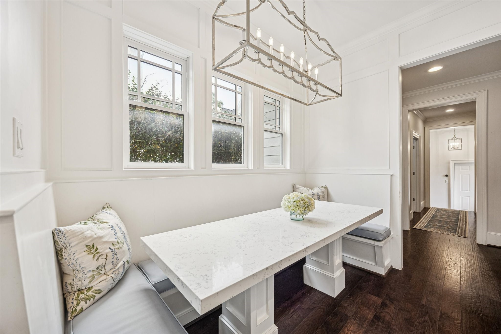 610 East 7th Street Houston, TX 77007 - Photo 11 of 40 PICTURESQUE BREAKFAST ROOM WITH BUILT-IN BANQUETTE. OPPOSITE WALL FEATURES A BUILT-IN DESK (NOT PICTURED) AND TONS OF STORAGE FOR DAY TO DAY NECESSITIES.