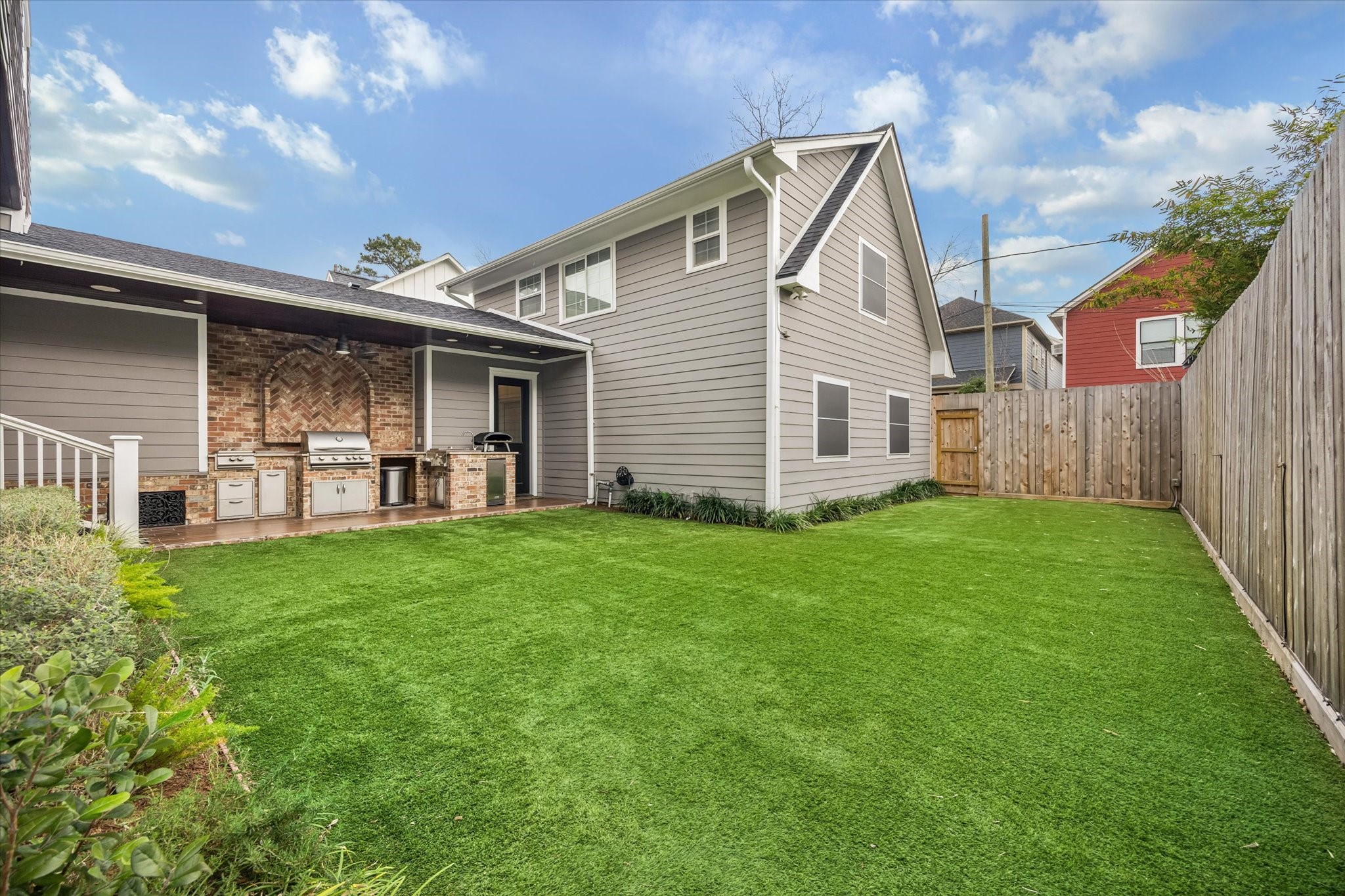 610 East 7th Street Houston, TX 77007 - Photo 38 of 40 SPACIOUS, TURFED BACKYARD IS LOW MAINTENANCE AND LARGE ENOUGH FOR A POOL! OUTDOOR KITCHEN FEATURES BUILT-IN GAS GRILL AND SINK PLUS PLENTY OF STORAGE.