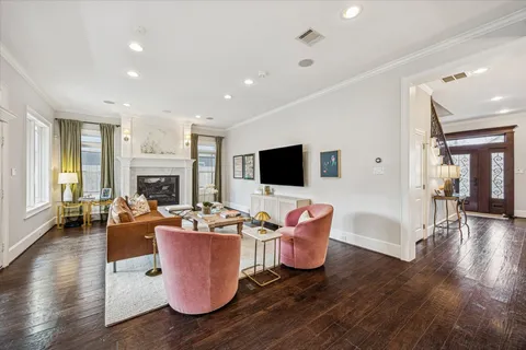 $2,295,000 | 610 East 7th Street, Houston, TX 77007