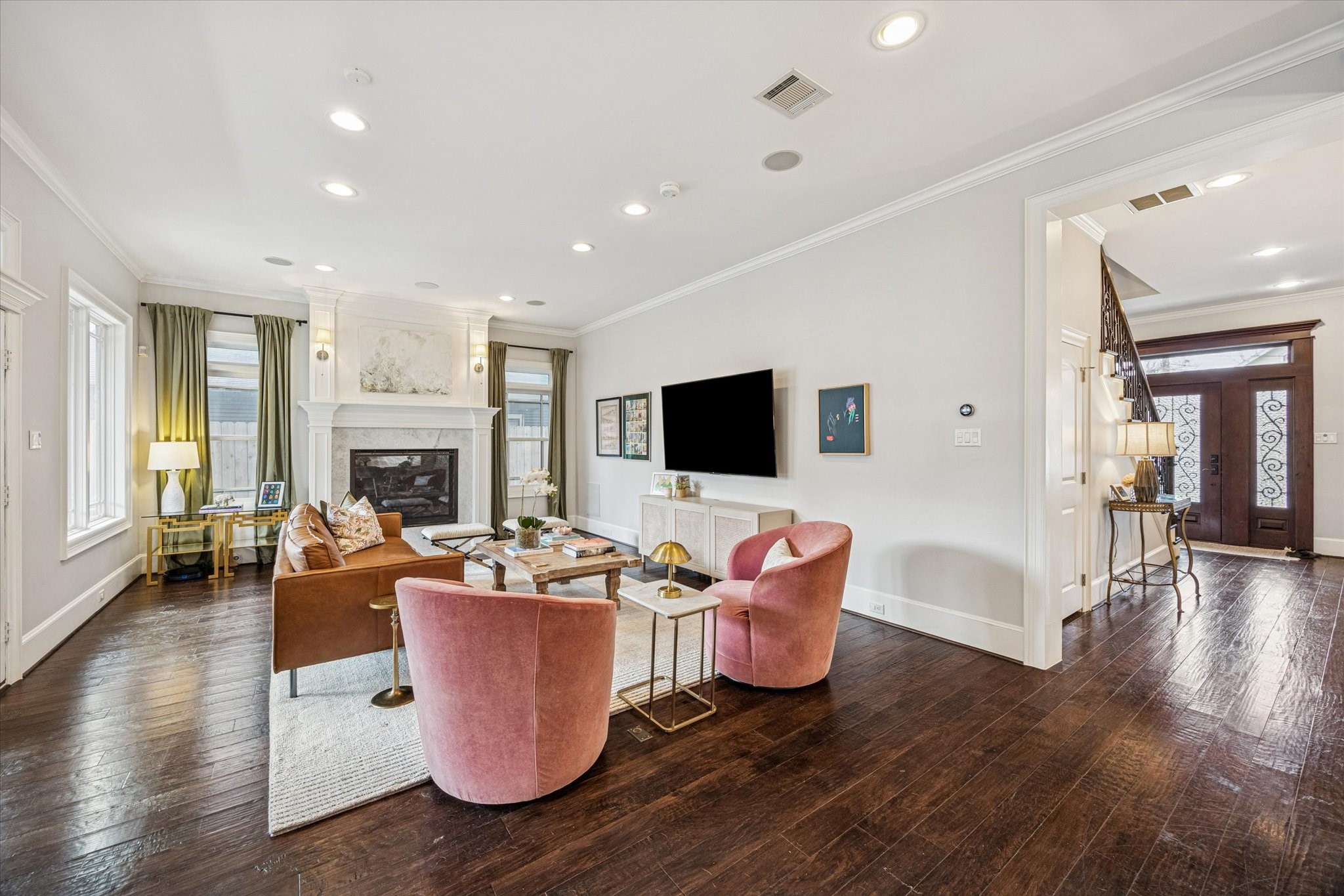610 East 7th Street Houston, TX 77007 - Photo 6 of 40 LARGE LIVING ROOM FEATURES MARBLE SURROUND, GAS LOG FIREPLACE, A WALL OF WINDOWS AND EXTERIOR ACCESS TO THE COVERED BACK PATIO.