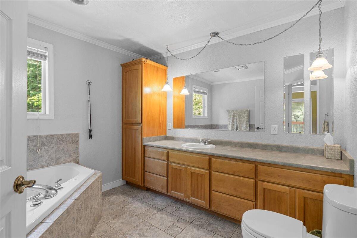 6041 Sterling Creek Road Jacksonville, OR 97530 - Photo 15 of 43 17-CI_0350