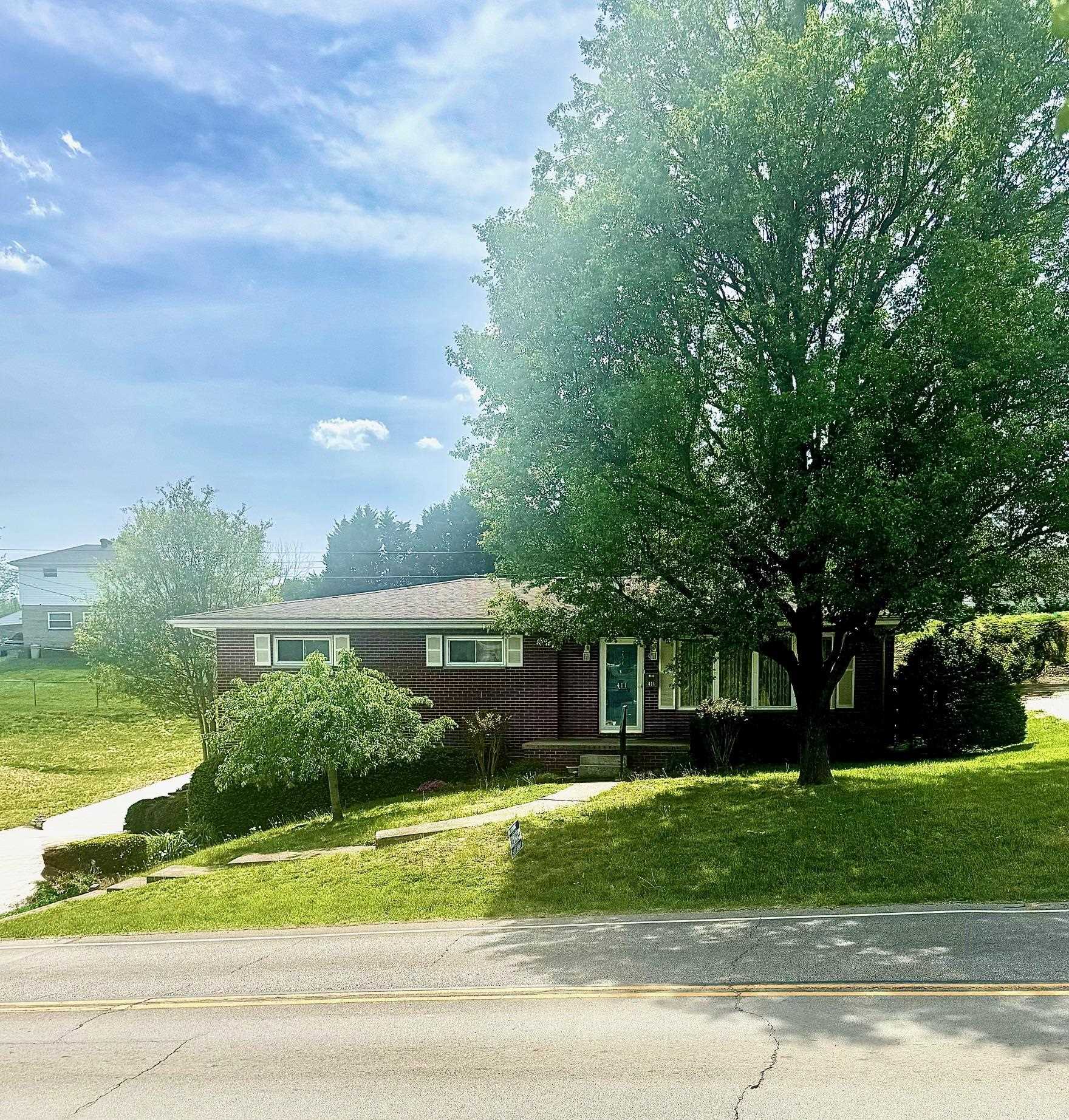 411 Wheatley Road Ashland, KY 41102 - Photo 3 of 26