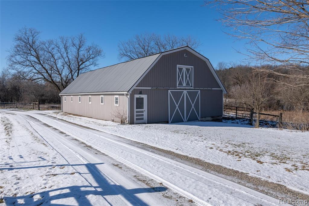 6025 Brighton Road Brighton, MI 48116 - Photo 3 of 45