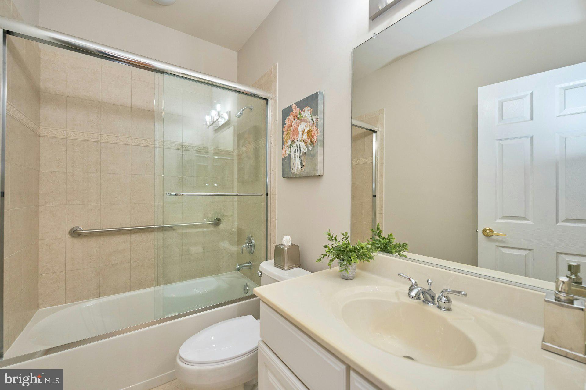 6916 Broadleaf Terrace Gainesville, VA 20155 - Photo 23 of 40 Hall Bathroom on Main Level