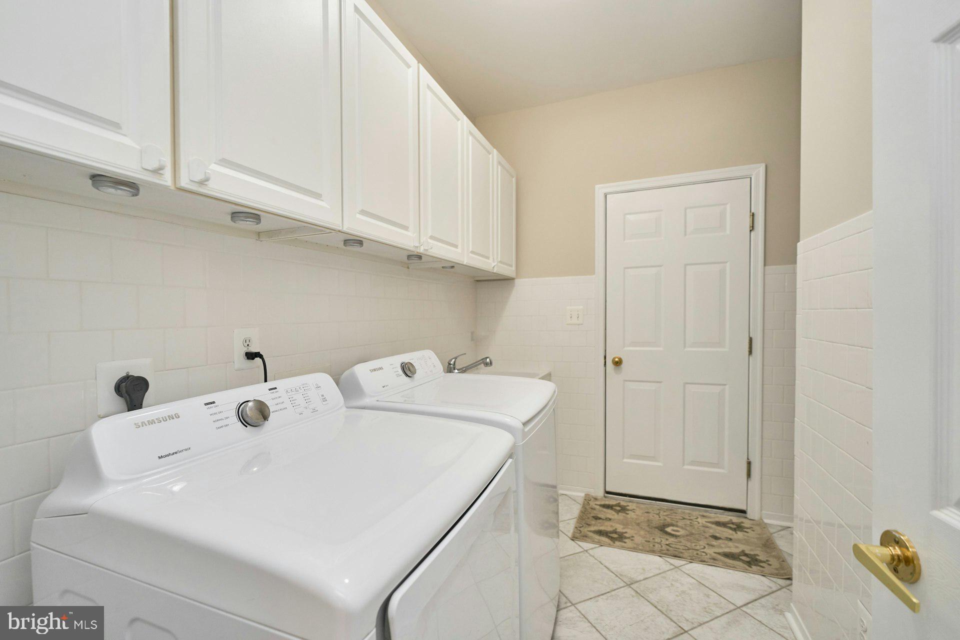 6916 Broadleaf Terrace Gainesville, VA 20155 - Photo 24 of 40 Mud Room with Washer and Dryer