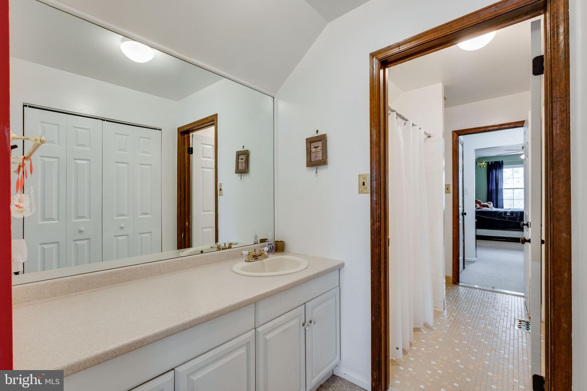 292 Tuckerton Road Medford, NJ 08055 - Photo 28 of 44 Jack and Jill Full Bathroom - Upstairs