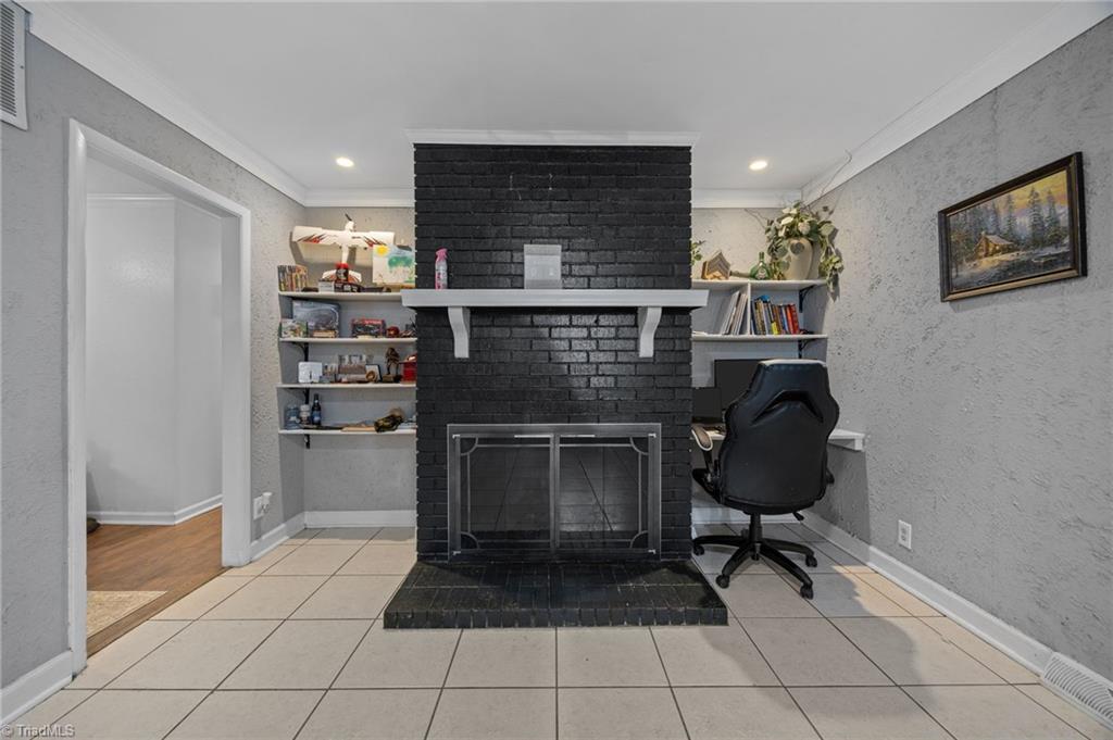 665 Alpine Road Winston-Salem, NC 27104 - Photo 15 of 28 Built-ins