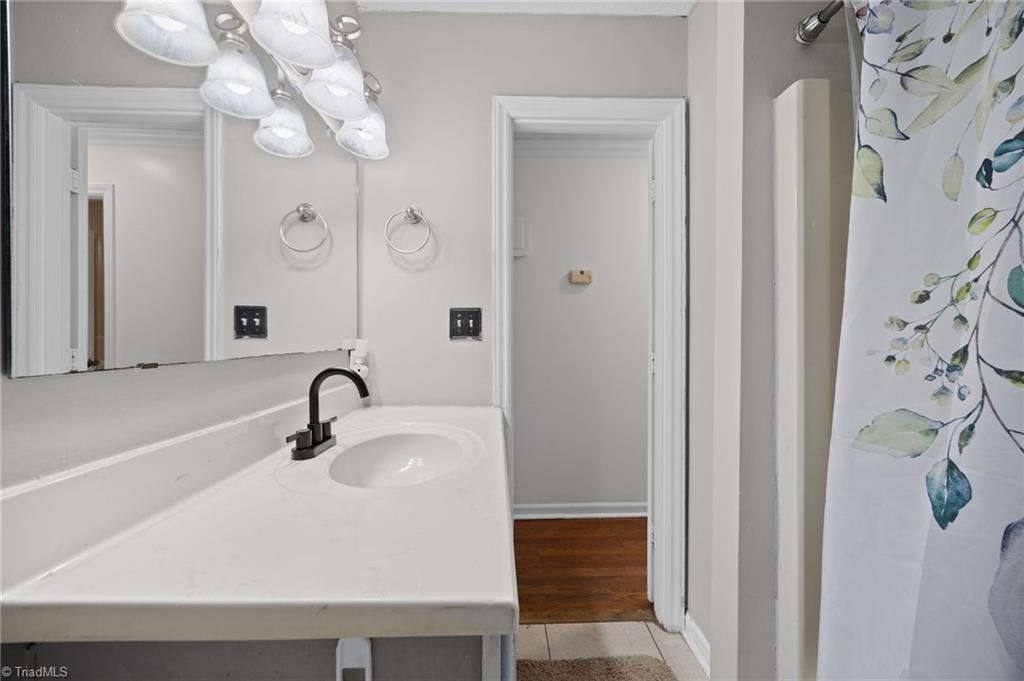 665 Alpine Road Winston-Salem, NC 27104 - Photo 18 of 28 Hall Bath