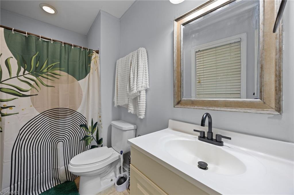 665 Alpine Road Winston-Salem, NC 27104 - Photo 25 of 28 Primary Bath