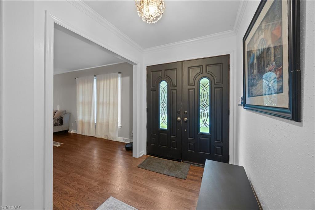 665 Alpine Road Winston-Salem, NC 27104 - Photo 3 of 28 Entryway