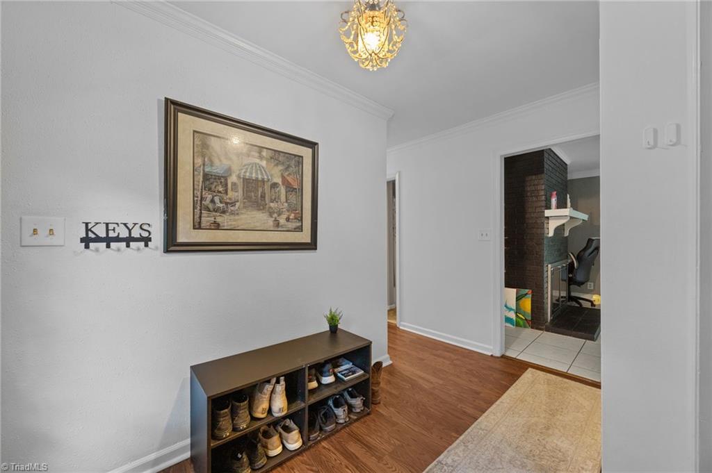 665 Alpine Road Winston-Salem, NC 27104 - Photo 4 of 28 Entryway