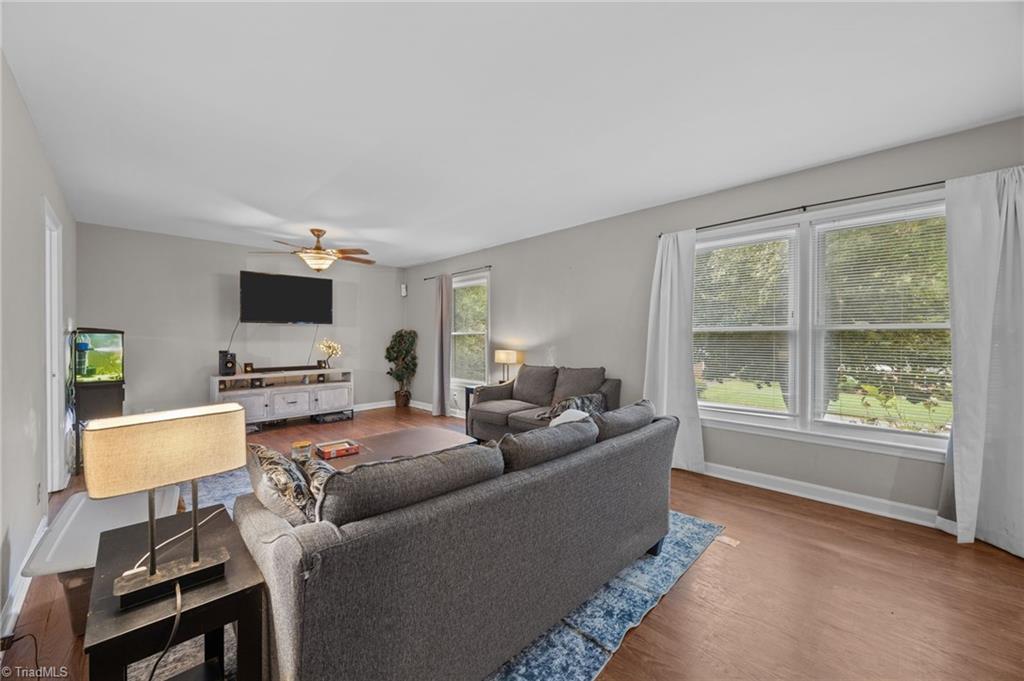 665 Alpine Road Winston-Salem, NC 27104 - Photo 5 of 28 Living Room