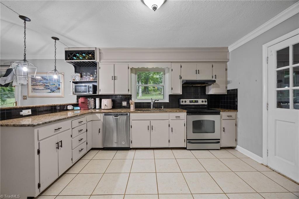 665 Alpine Road Winston-Salem, NC 27104 - Photo 8 of 28 Kitchen