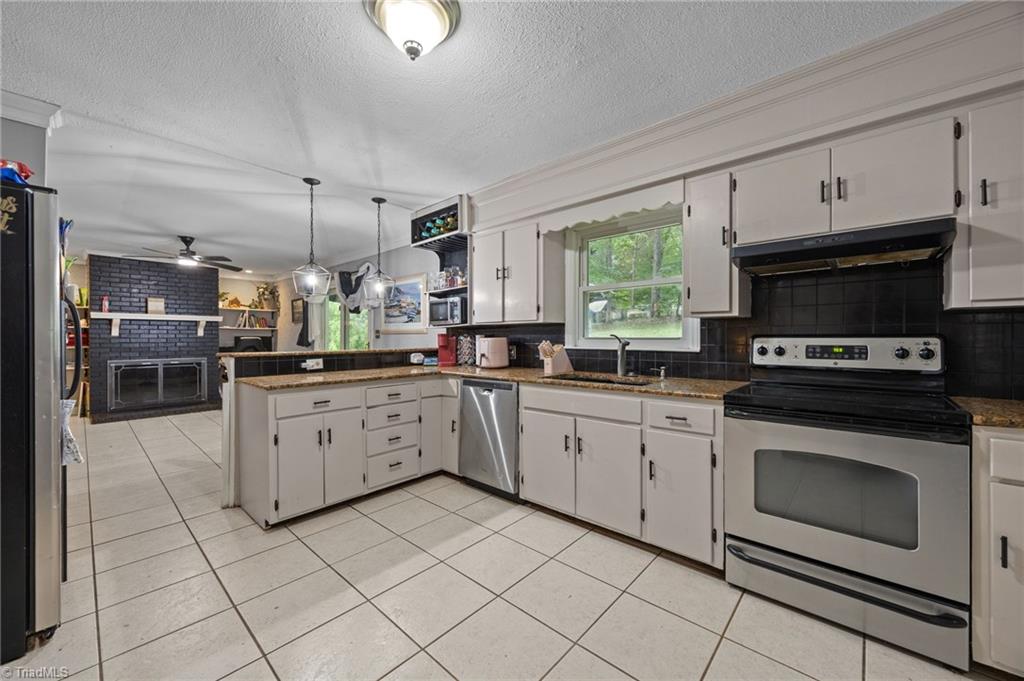665 Alpine Road Winston-Salem, NC 27104 - Photo 9 of 28 Kitchen