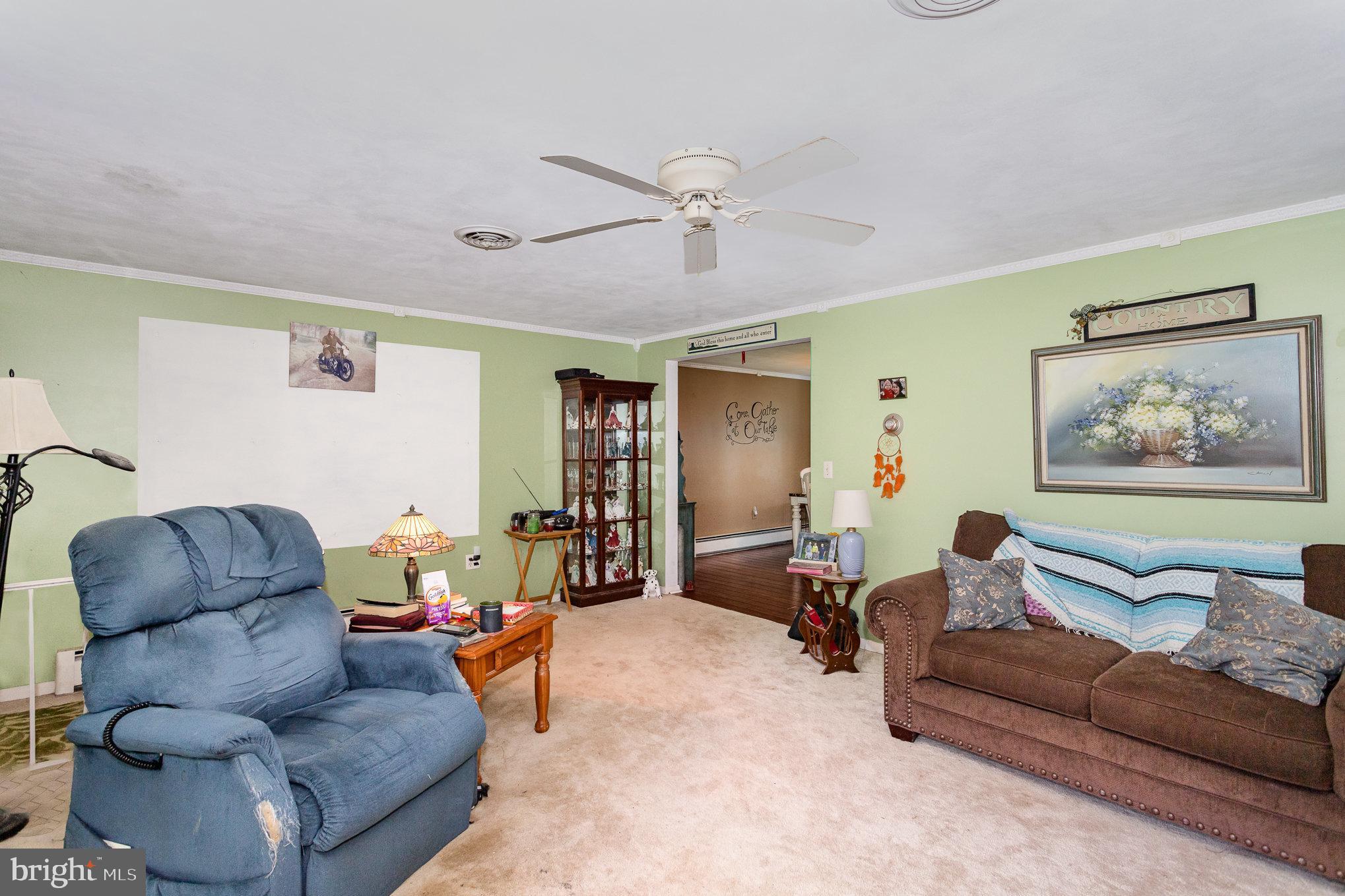 4248 Walters Hatchery Road York, PA 17408 - Photo 4 of 38 Living room