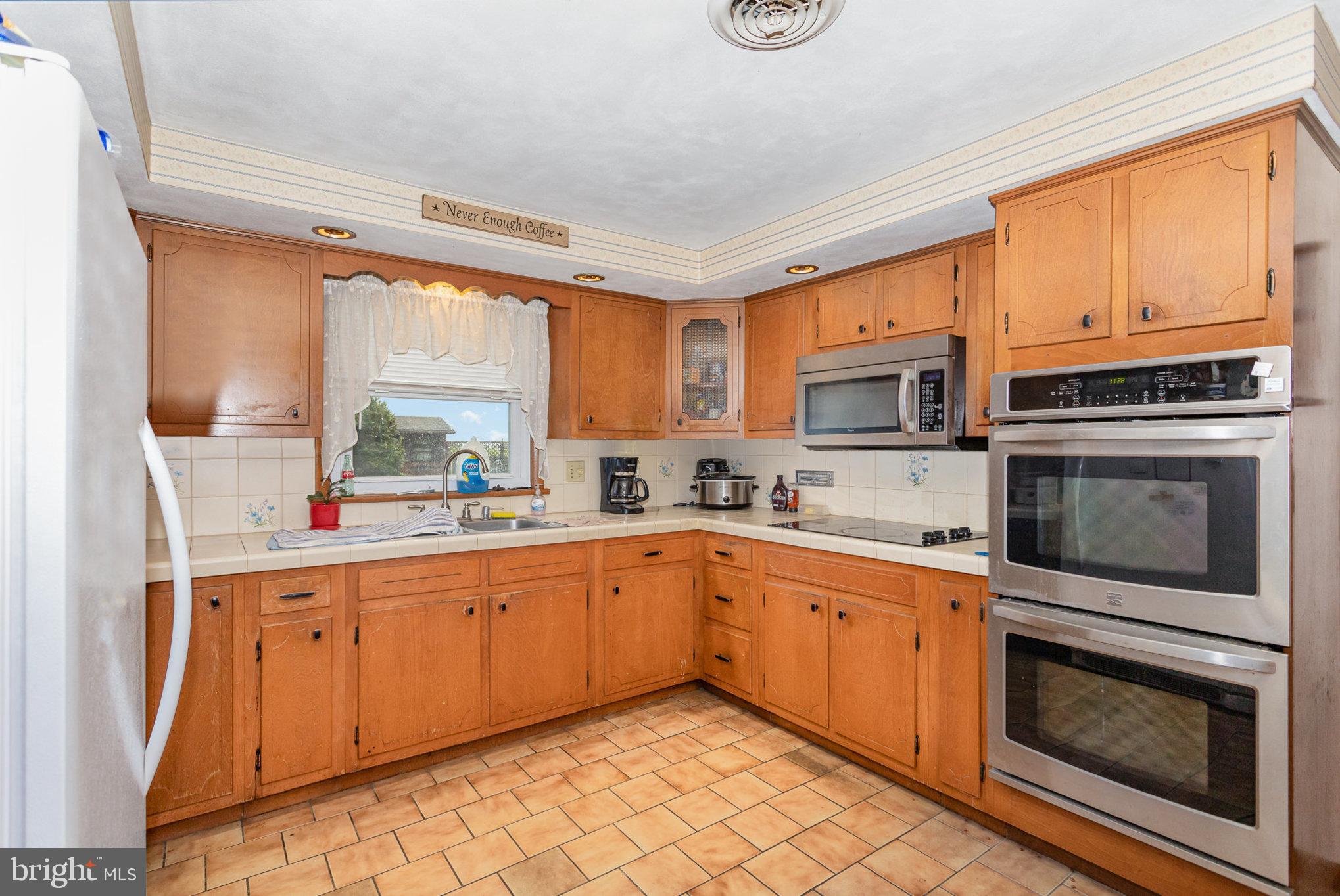4248 Walters Hatchery Road York, PA 17408 - Photo 8 of 38 Kitchen